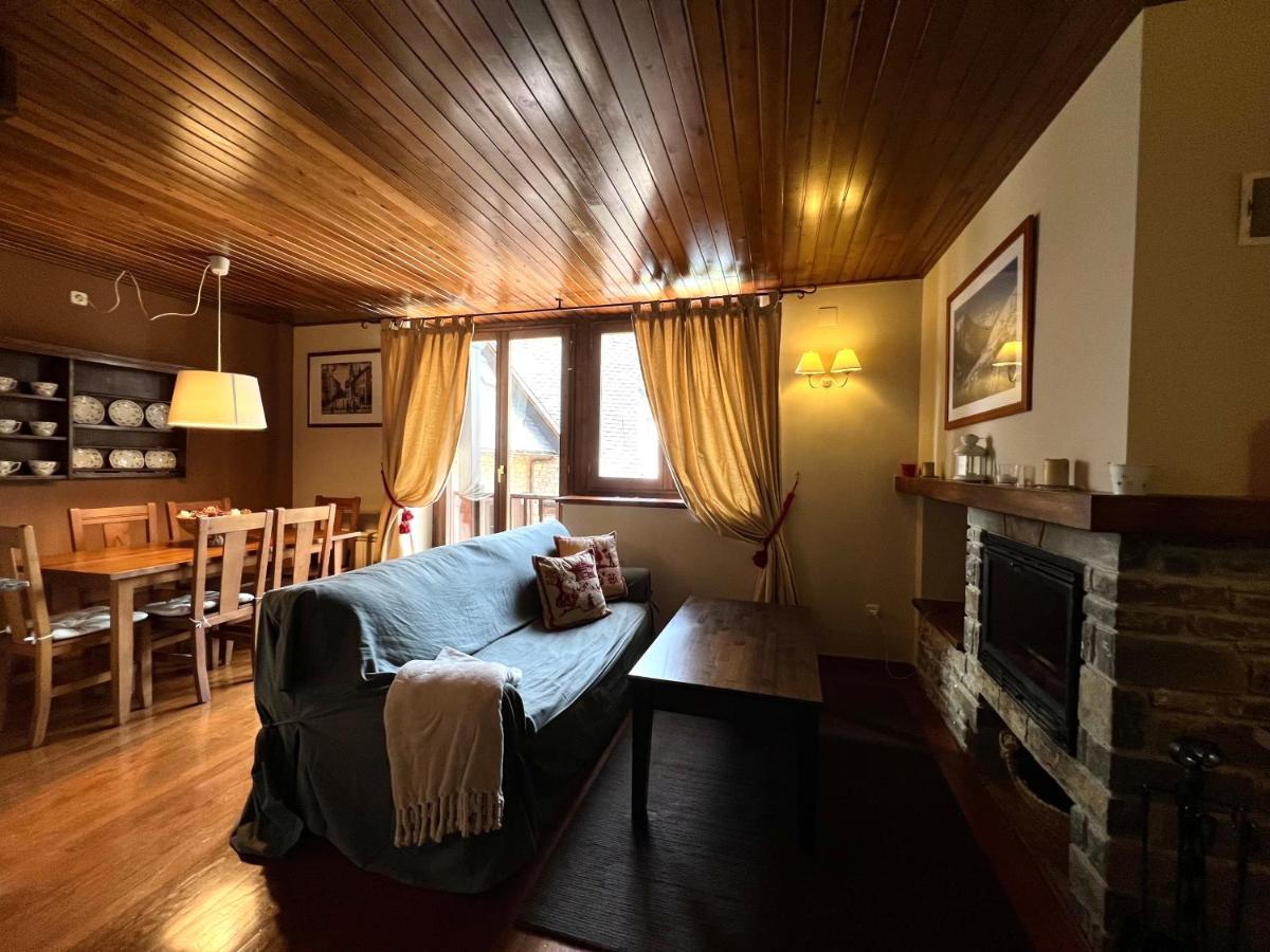 Cal Berg - Apartamento Garos Apartment Luaran gambar