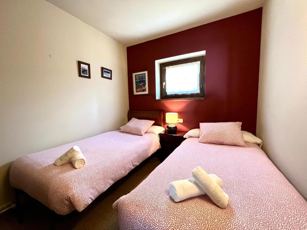 Cal Berg - Apartamento Garos Apartment Luaran gambar